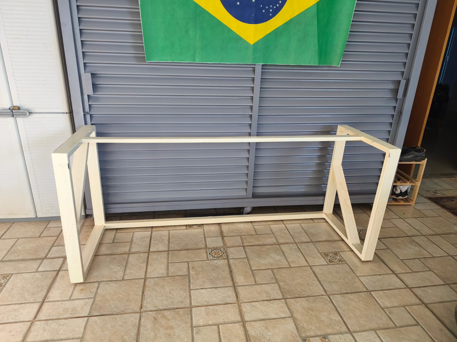 Mesa com tampo duplo MDF